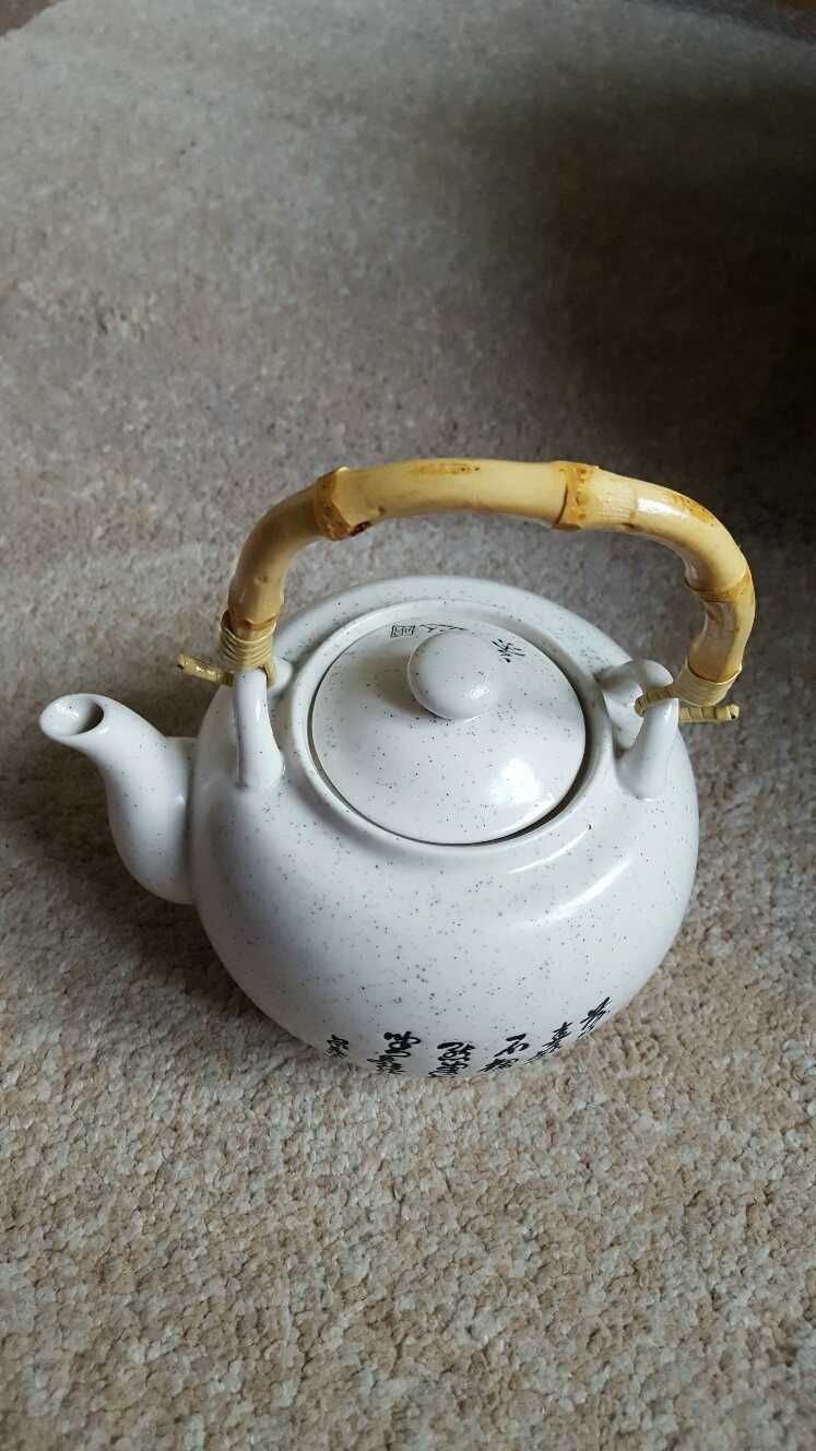 Nowy, nieużywany czajniczek na herbatę