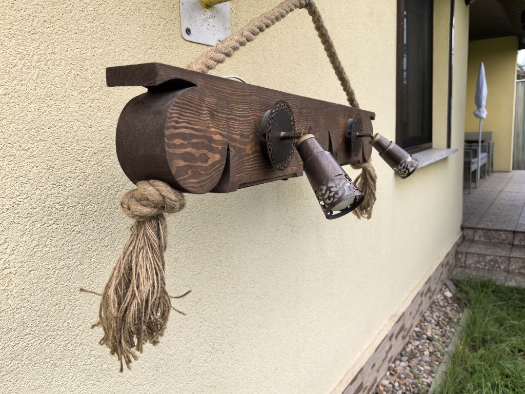 Drewniana pokojowa lampa wisząca stylowa