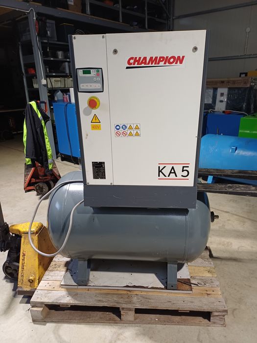 Kompresor śrubowy 5,5 kw Zbiornik 270l