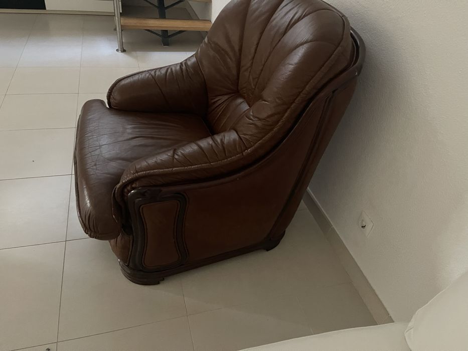 Sofás em pele usados