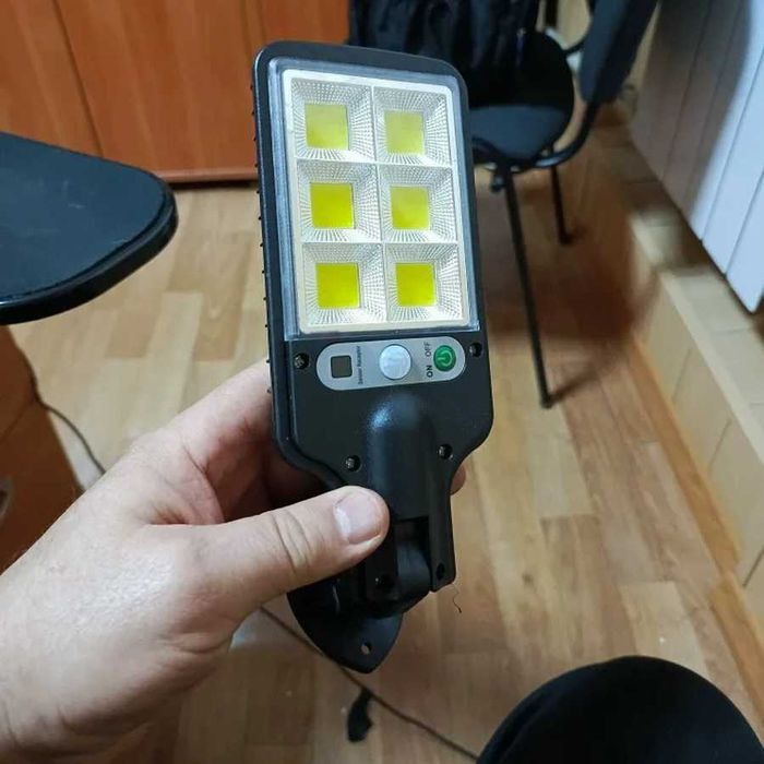 Солнечный настенный светильник с датчиком движения