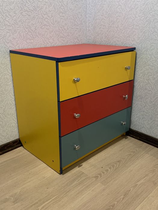 Ліжко з матрацом , шафа, стіл , комод , шведська стінка