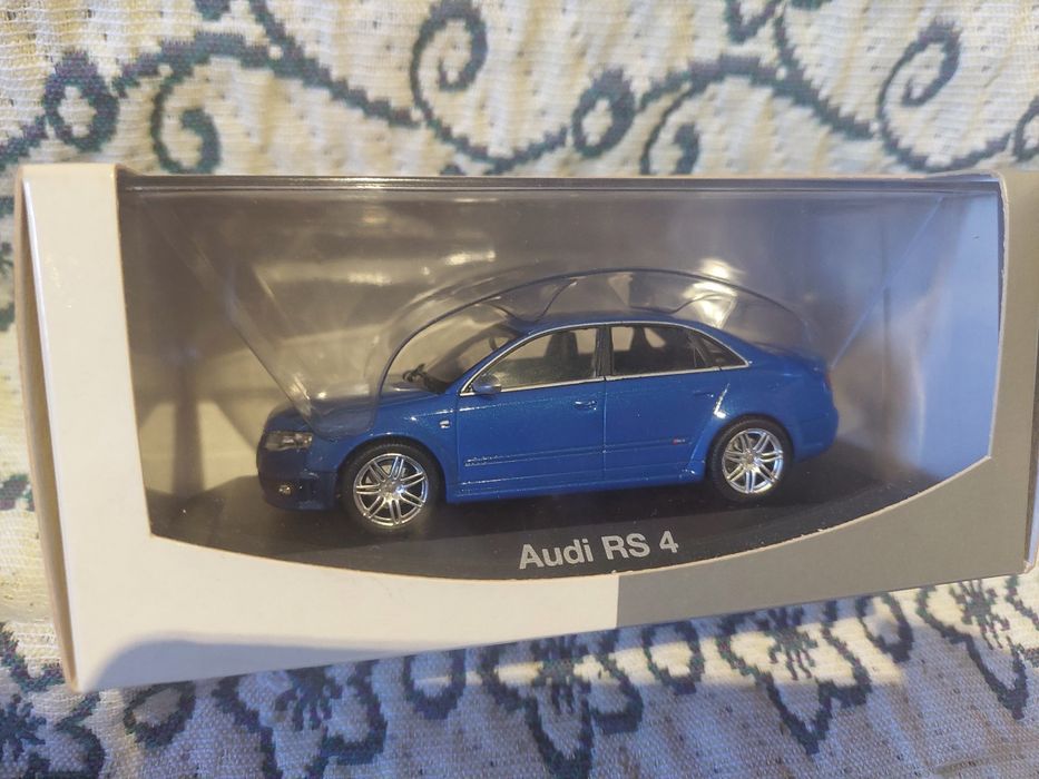 Miniatura Audi RS4 1:43