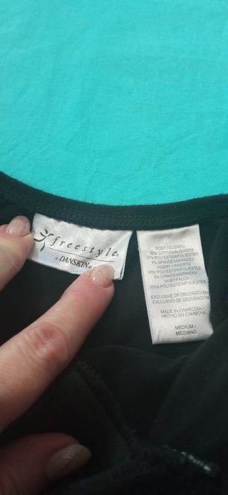 Body czarne ze spódniczką 122/128