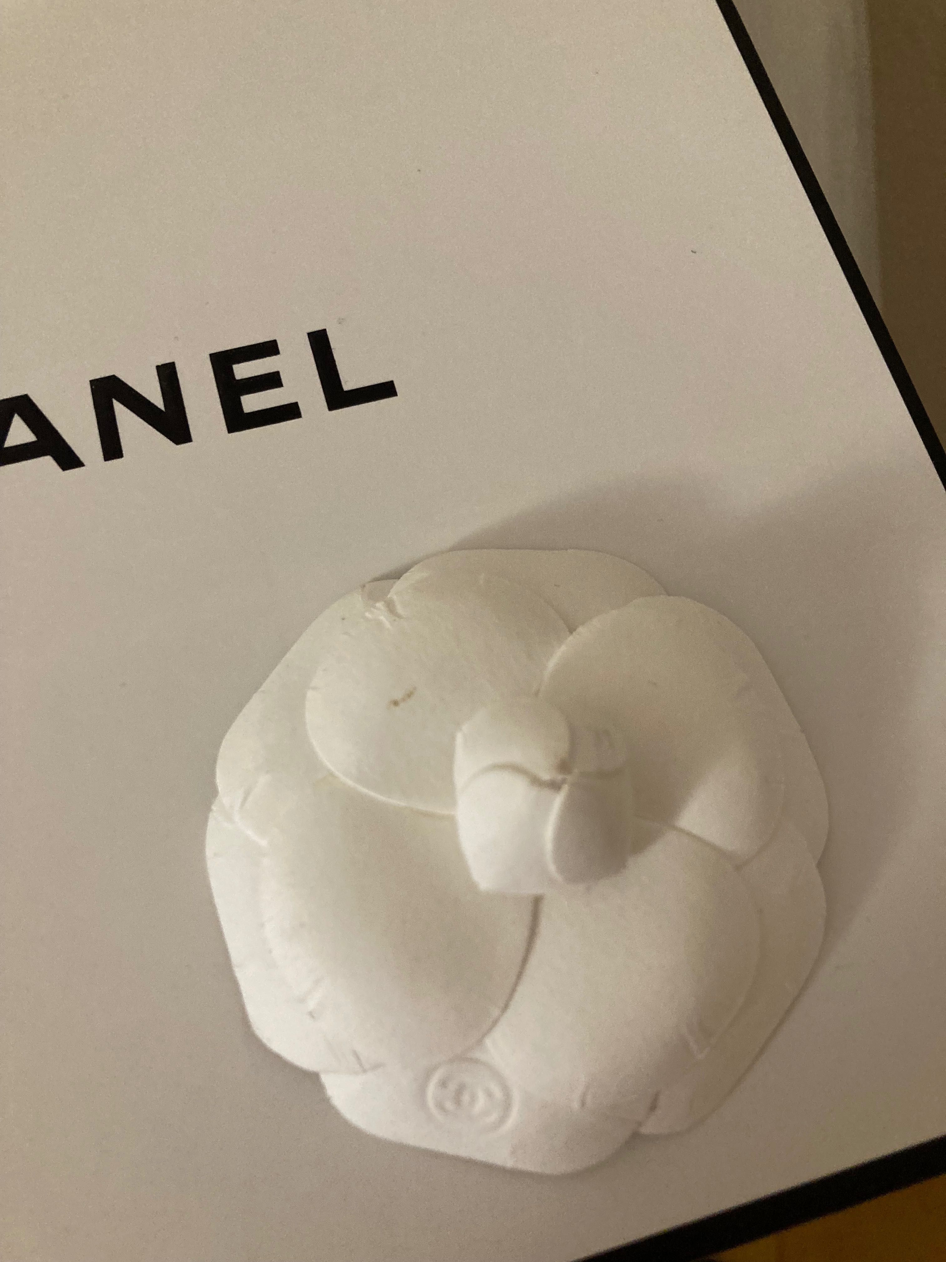 Chanel Camelia -kwiat biała