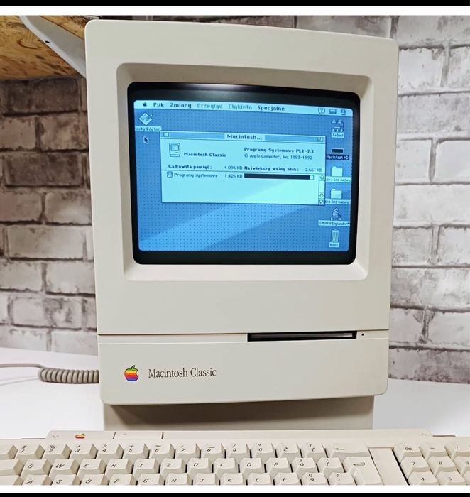Macintosh Classic 1990