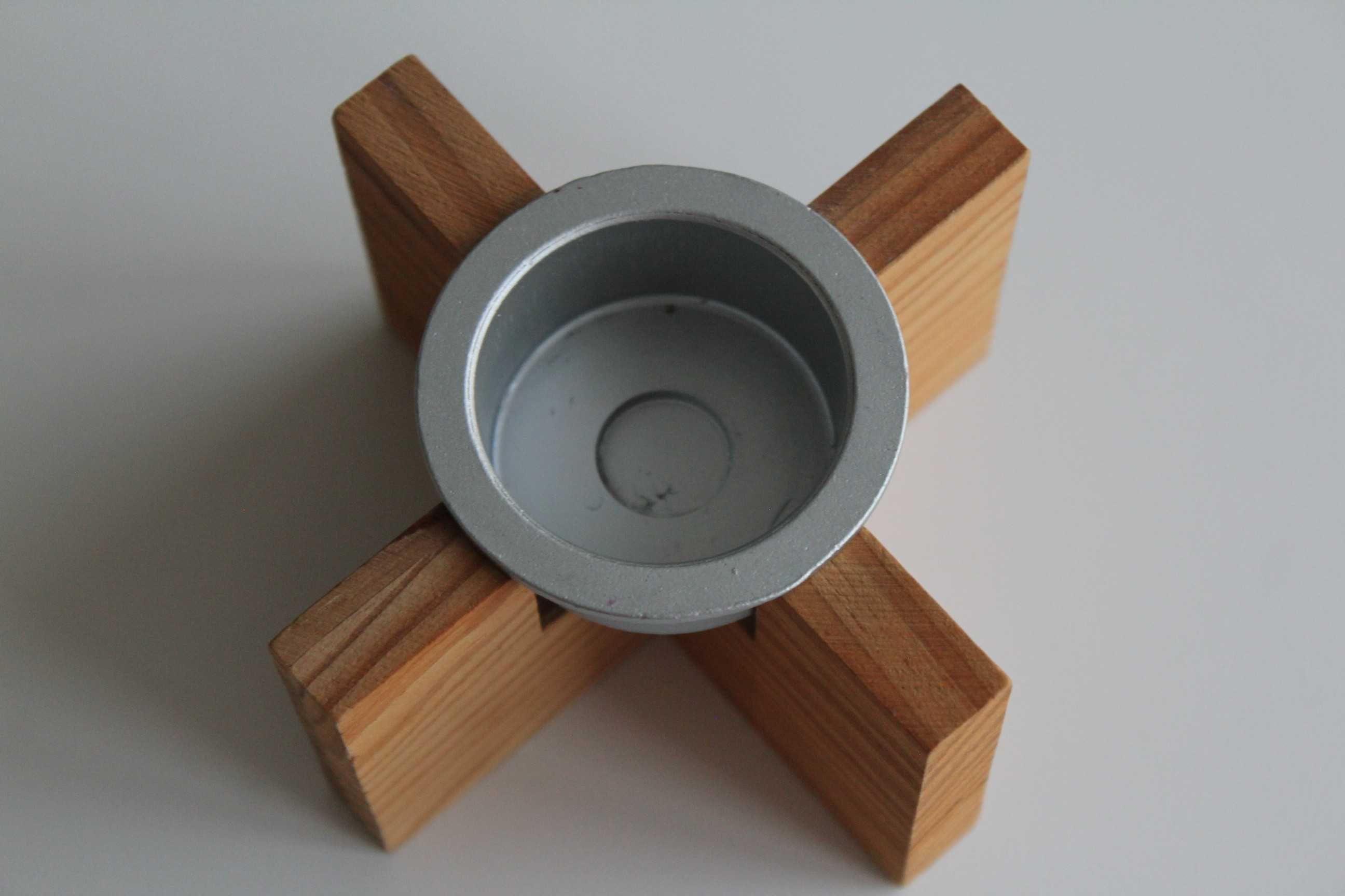 Mały drewniany świecznik tealight wysokość 6 cm