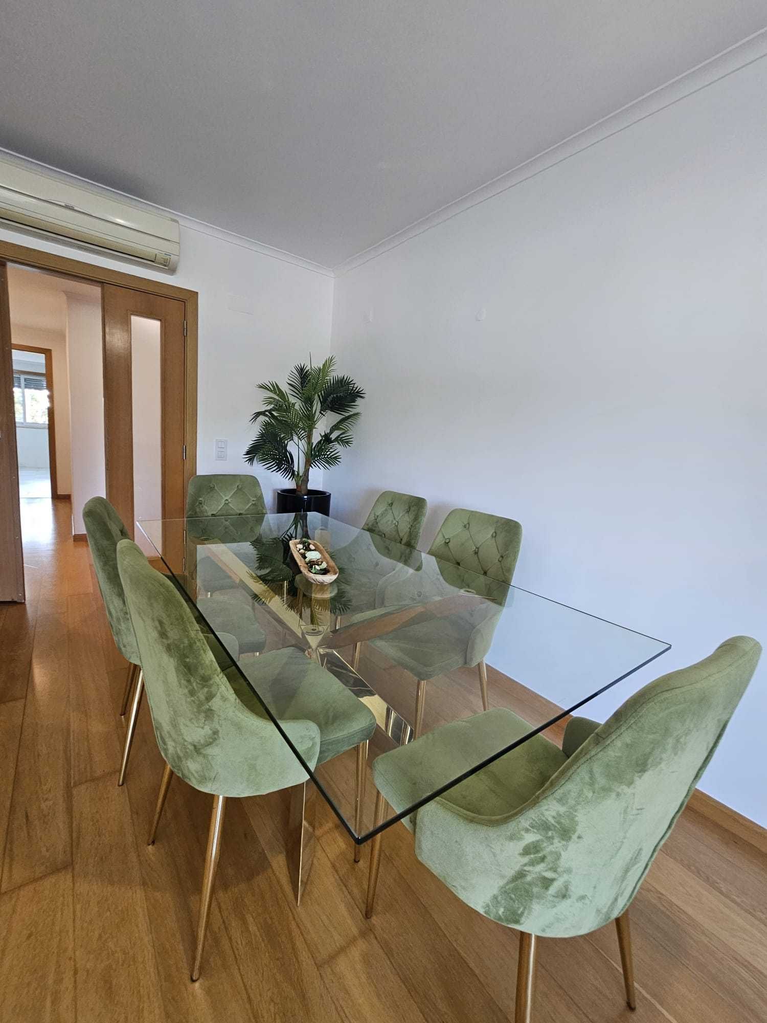 Apartamento T2 com 115m² junto à Quinta do Cerrado em Carnaxide