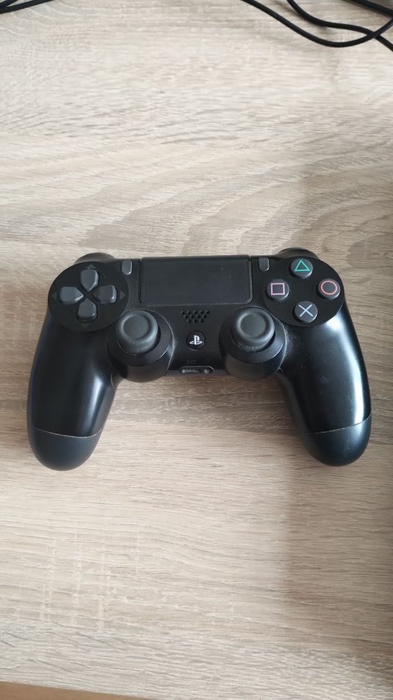 Konsola PlayStation 4 slim 500GB pad + 3 gry