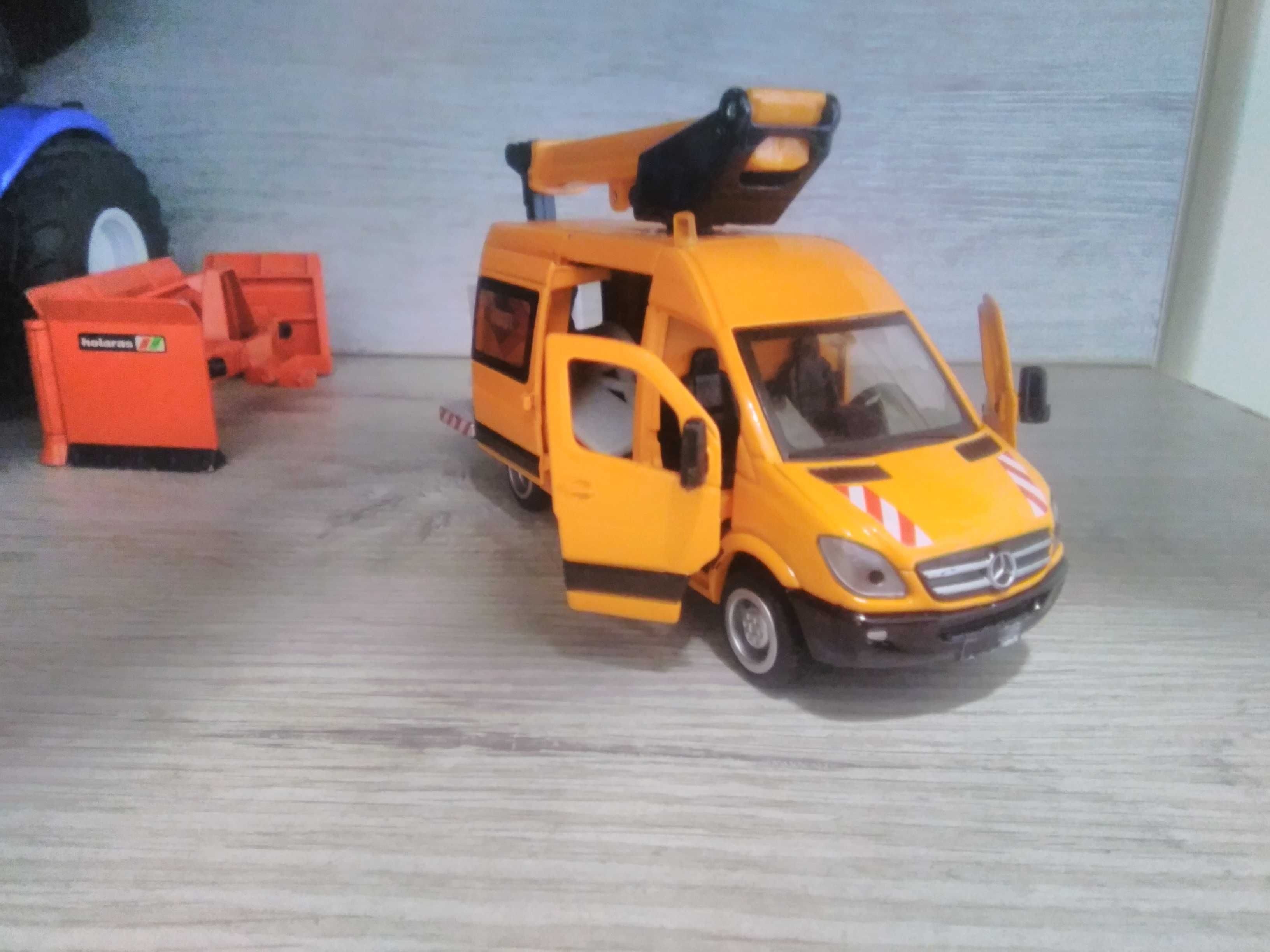 Sprzedam model podnośnika koszowego Mercedes sprinter w skali 1/50