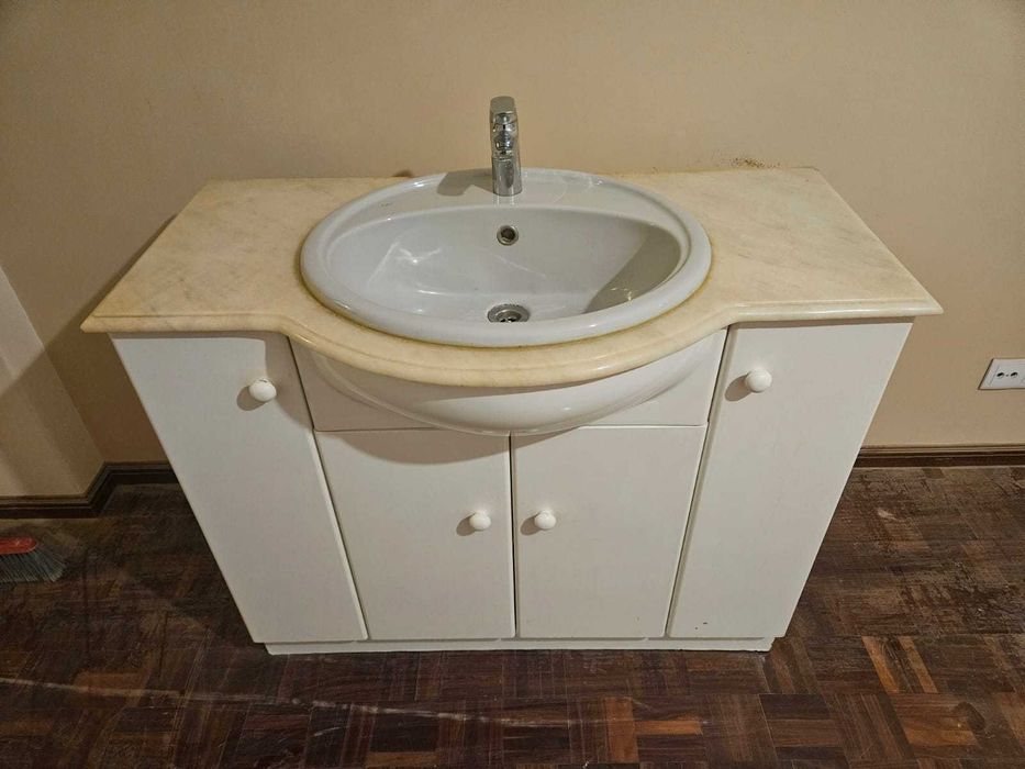 Móvel WC com lavatório e com tampo em pedra