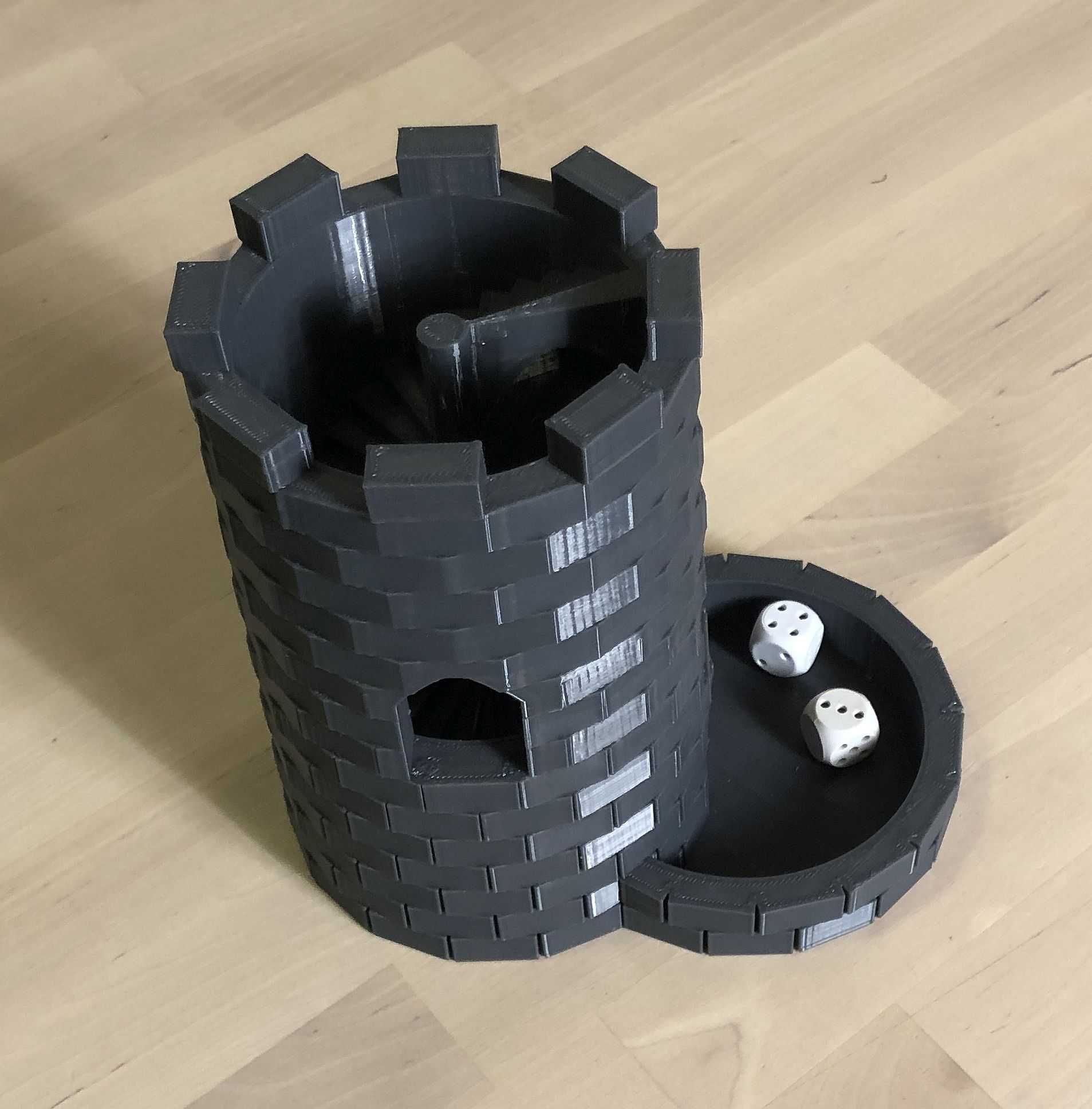 Wieża na Kości – Dice Tower do Gier Planszowych | Rzuć Kość w Stylu