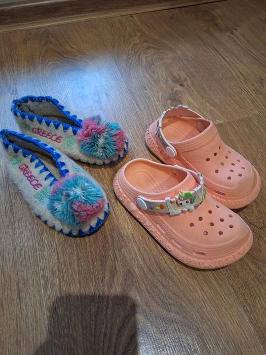 Капці теплі, крокси літні