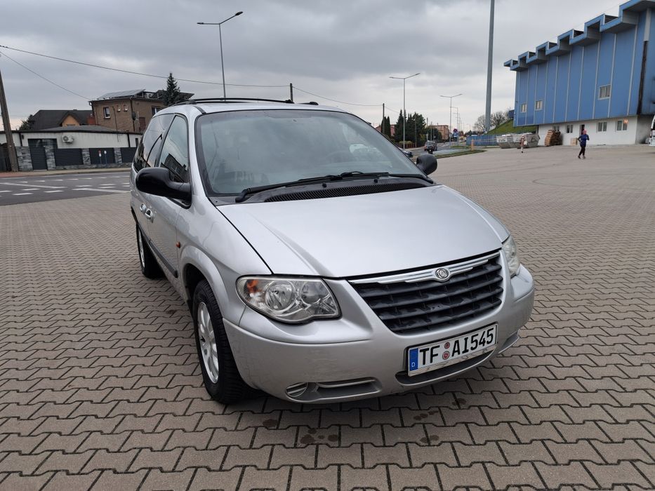Chrysler Voyager 2.8 CRD Automat 2004 rok  211 tys przebiegu  7 Osób