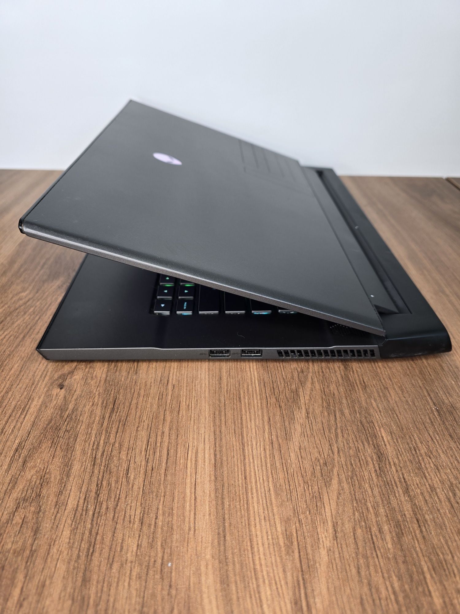 Ігровий ноутбук Alienware M15 R2 I7-9th/RTX 2070 8GB/16gb/1TB