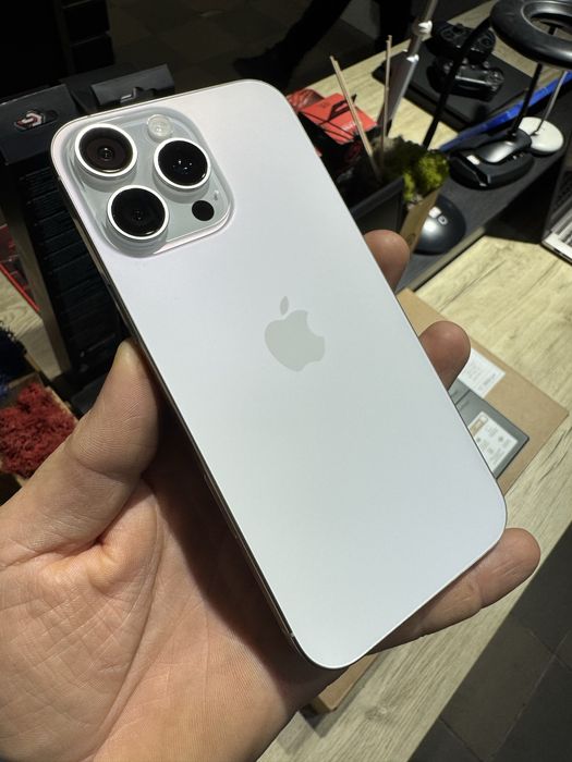 iPhone 16 Pro Max 256Gb White