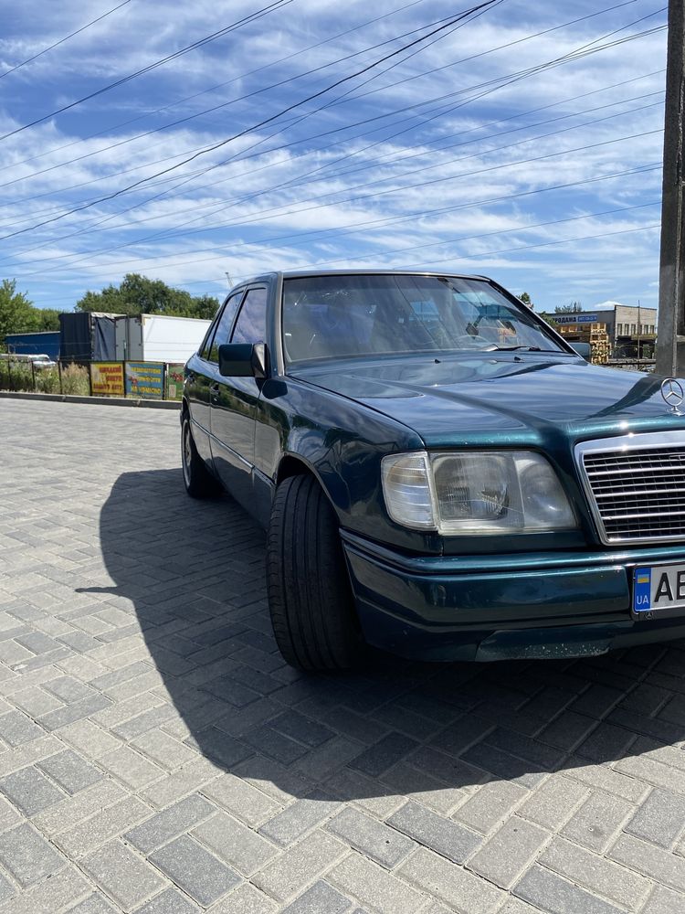 Продам Мерседес 124