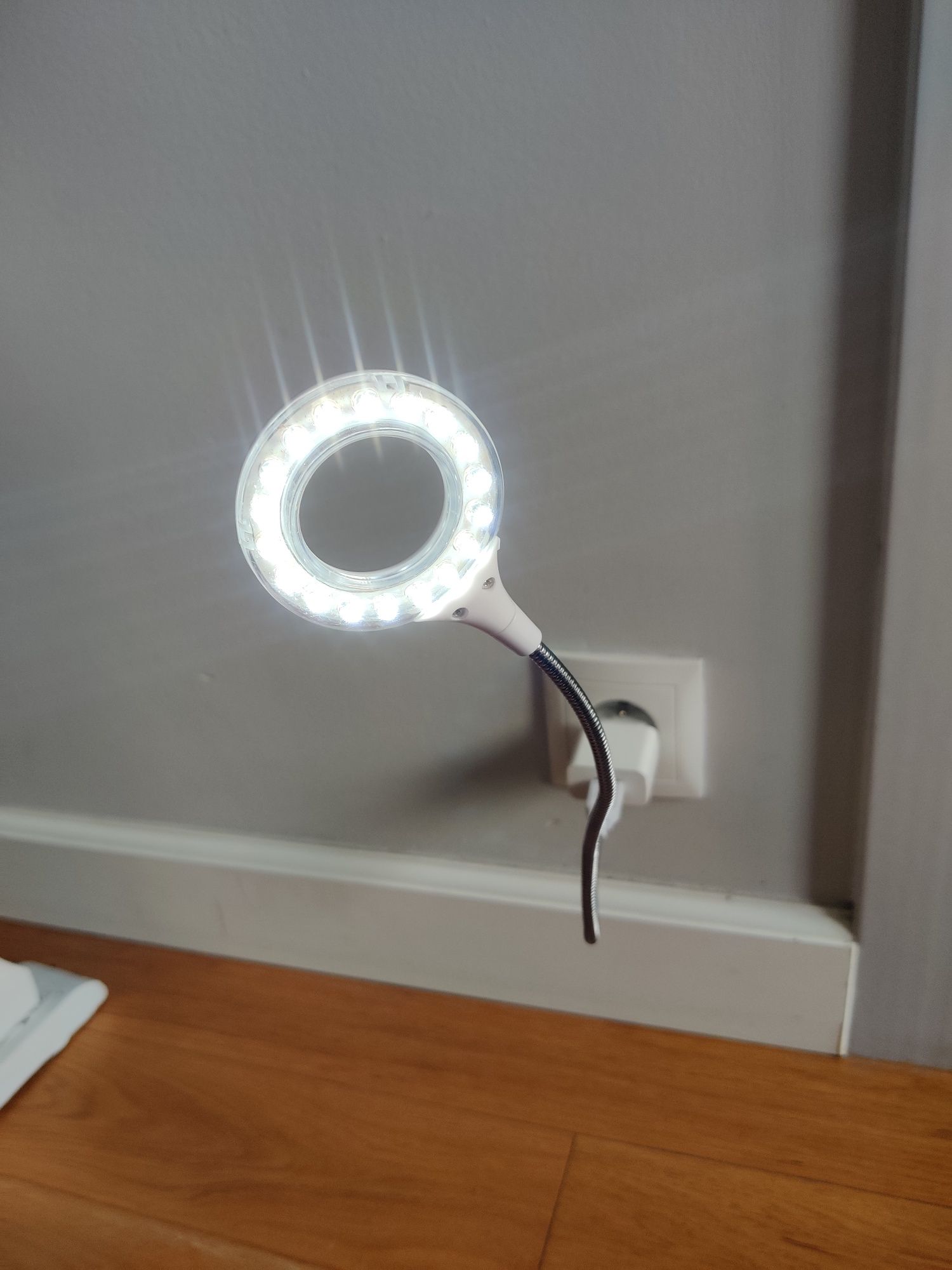 lampka nocna stojąca