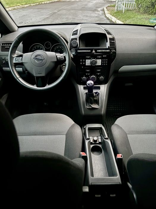 Opel Zafira B 2011 рік