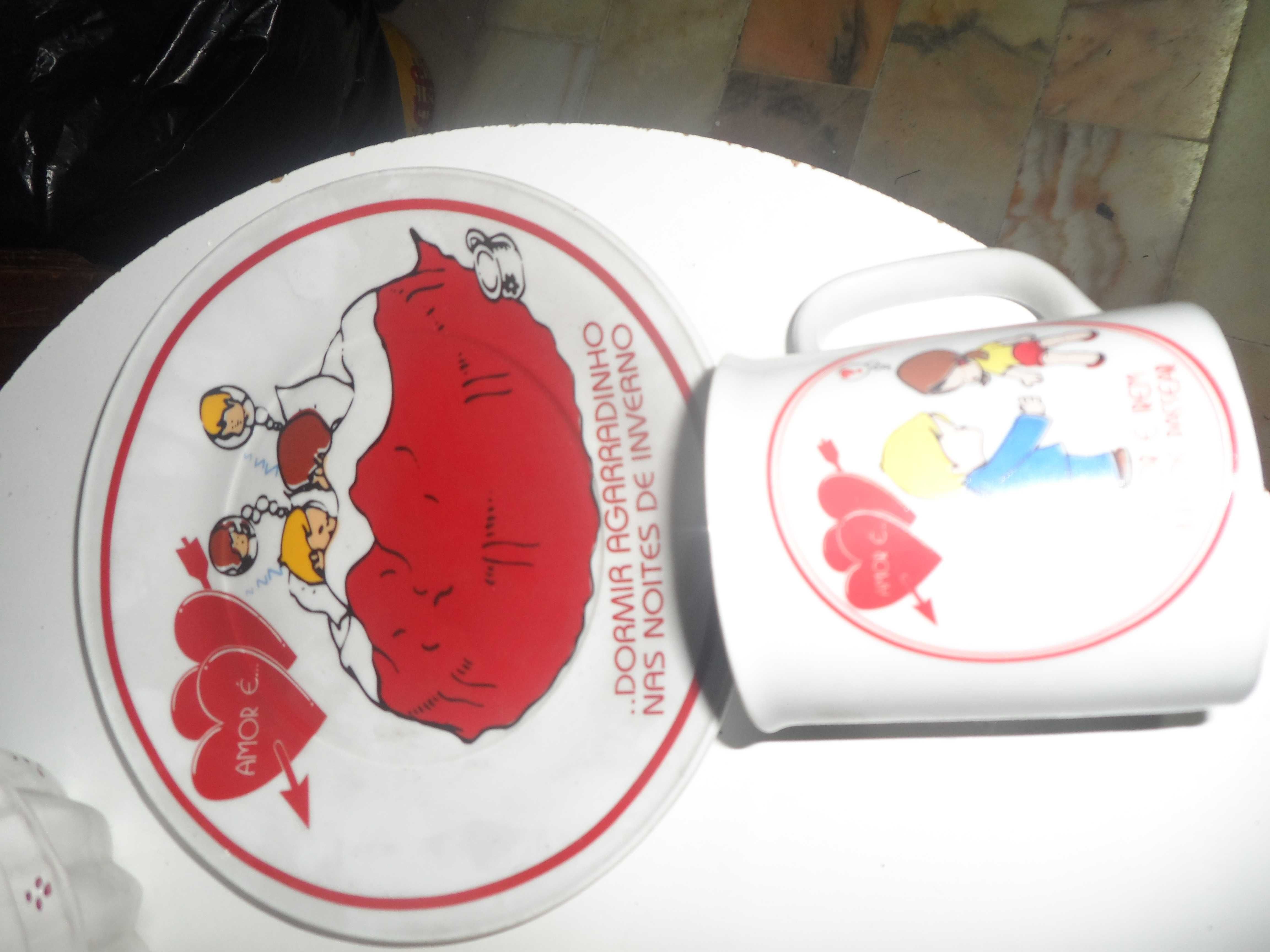 Conjunto prato e caneca "Amor é"