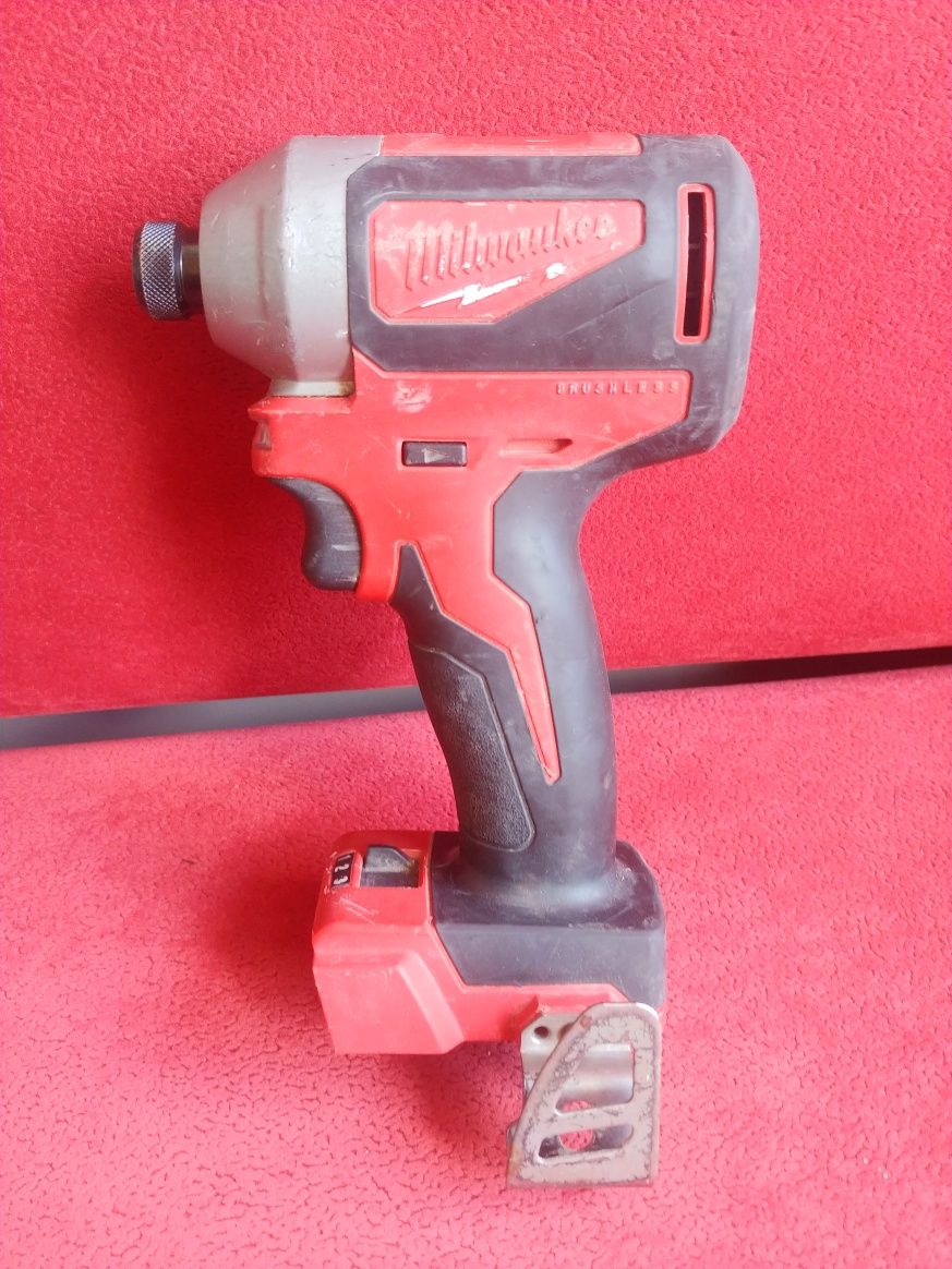 Zakretarka Milwaukee BLID2