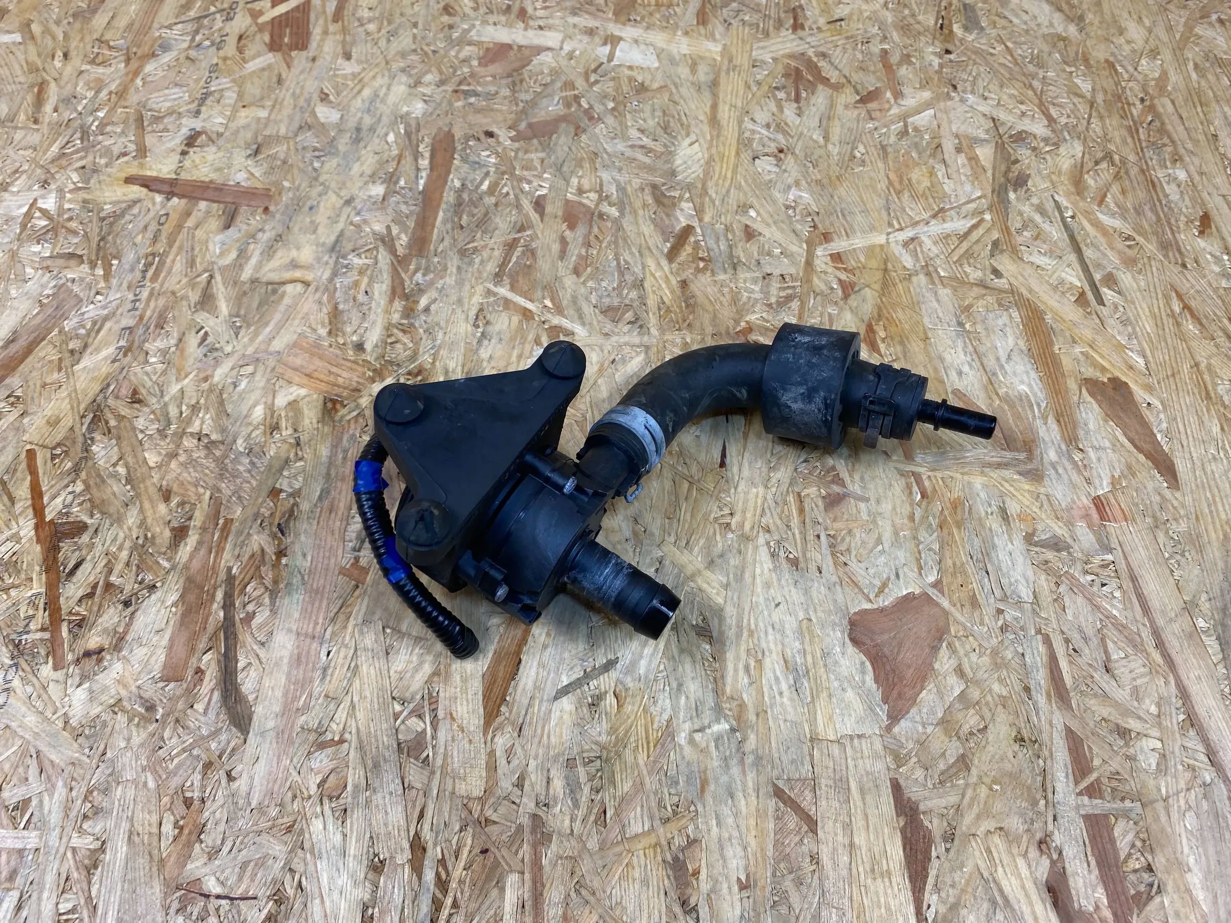 Dodatkowa Pompa Wody Ford Ranger Iii IV JB3G 18D473 AA 2019
