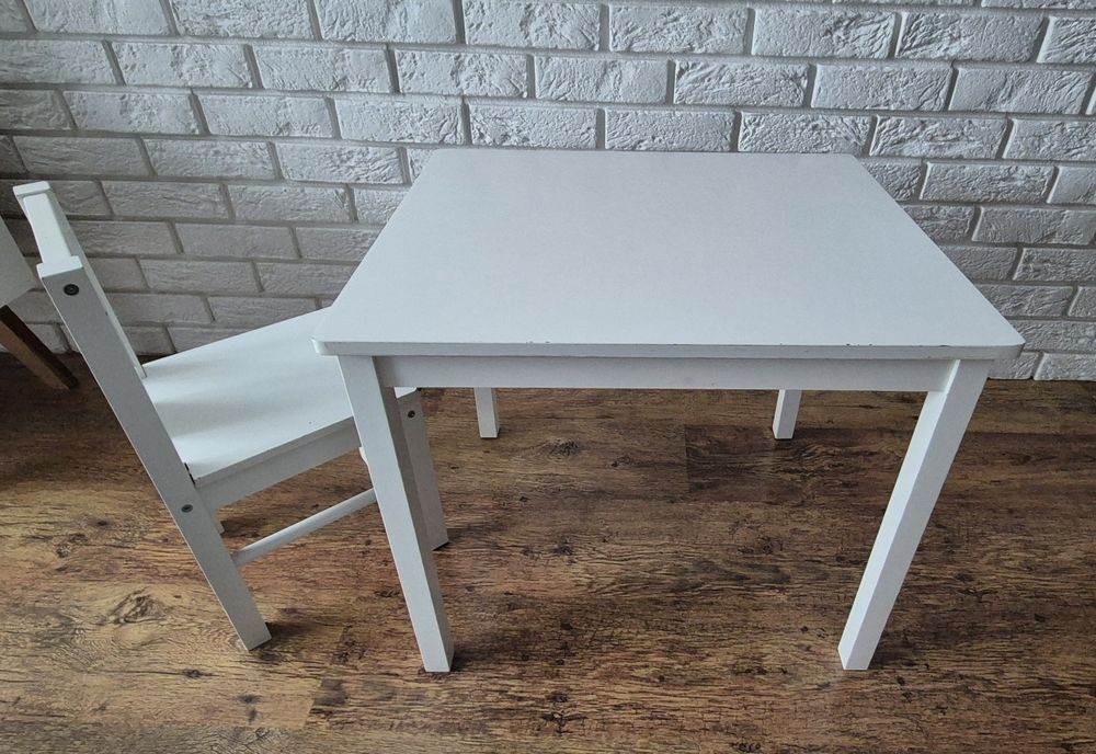 Stoliki i krzesełko dla dziecka