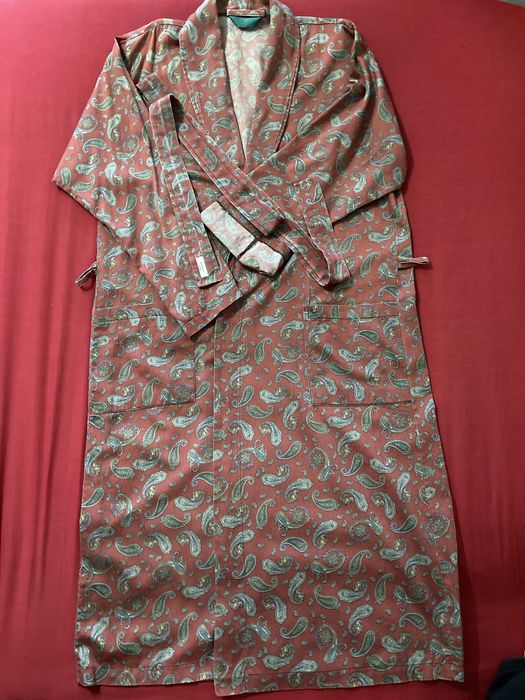 Продам мужской халат,ткань-сатин(100% хлоаок).