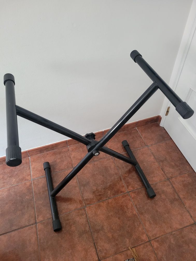 Cavalete de metal ajustável