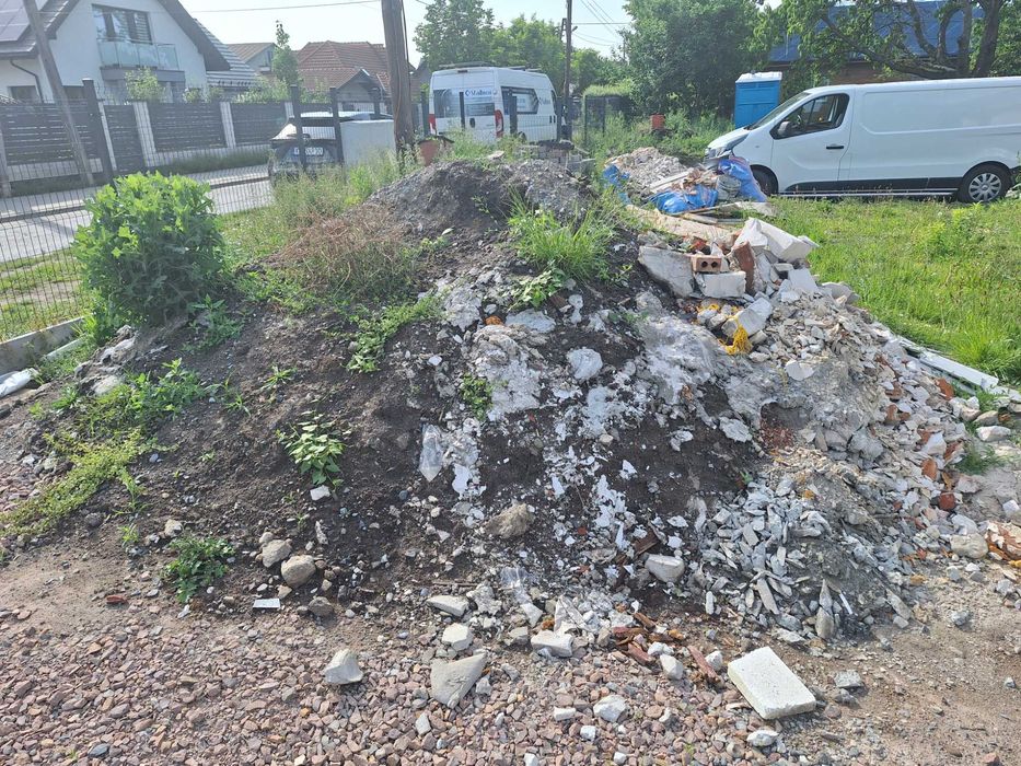 Oddam ziemię i gruz