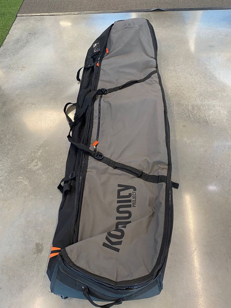 KOMUNITY | Board Bag 8’0 with Wheels