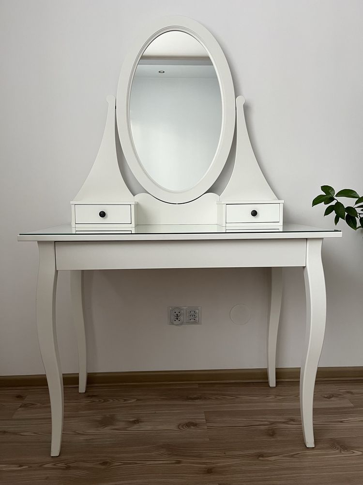 Biała toaletka hemnes ikea