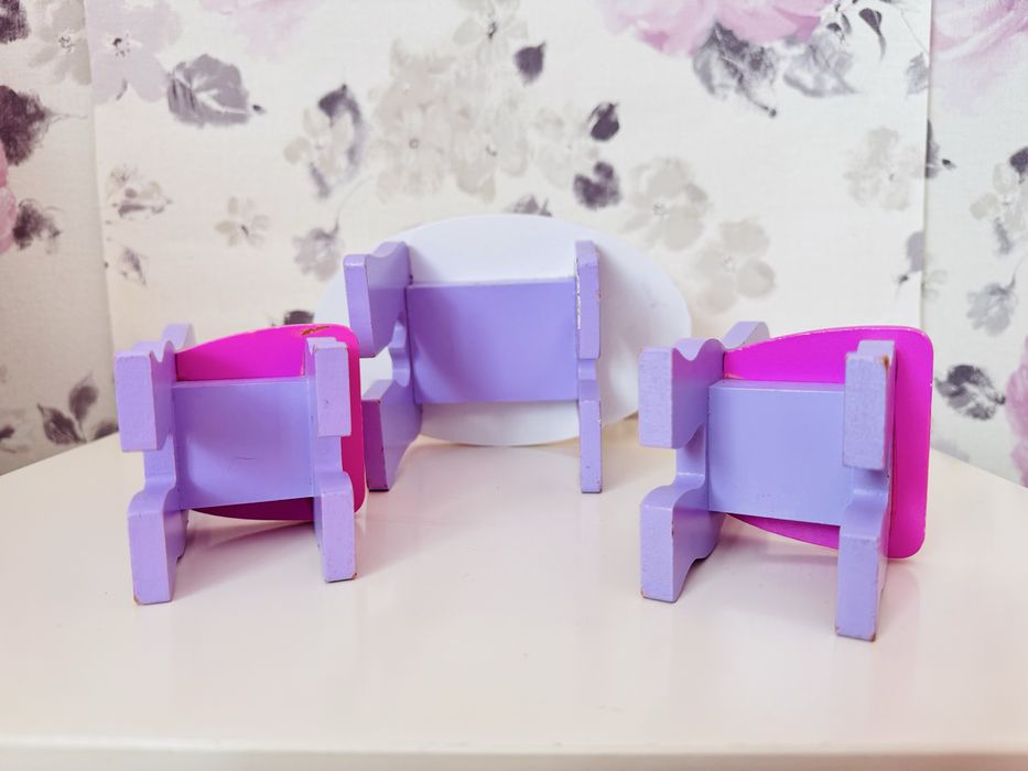 Drewniane meble do domku dla lalki, krzesło stolik