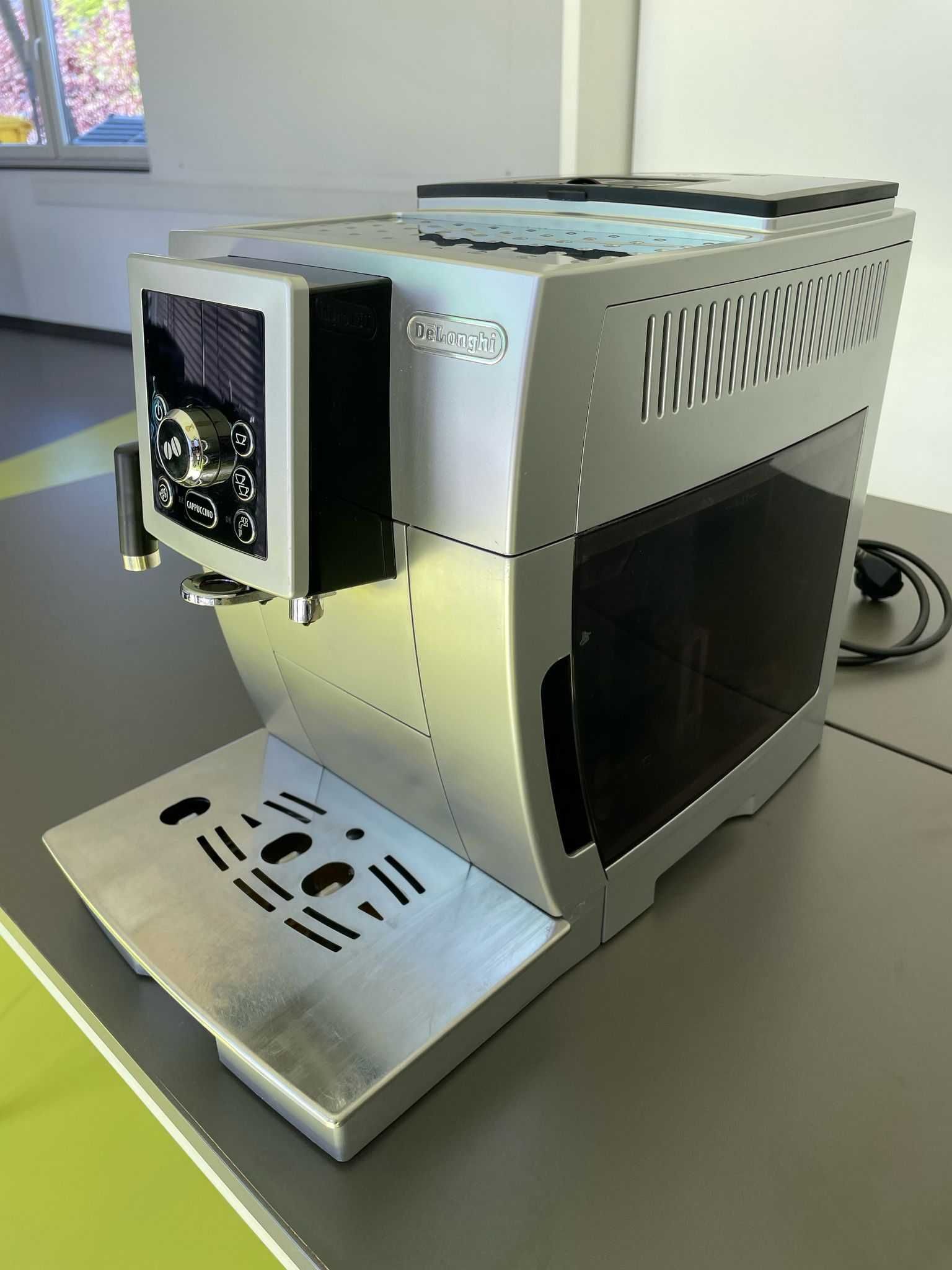 Ekspres do kawy DELONGHI - 100% sprawny! super niezawodny.