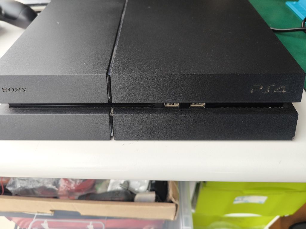 Consola Sony  PS4 1 Tb + comando + camera + 2 jogos