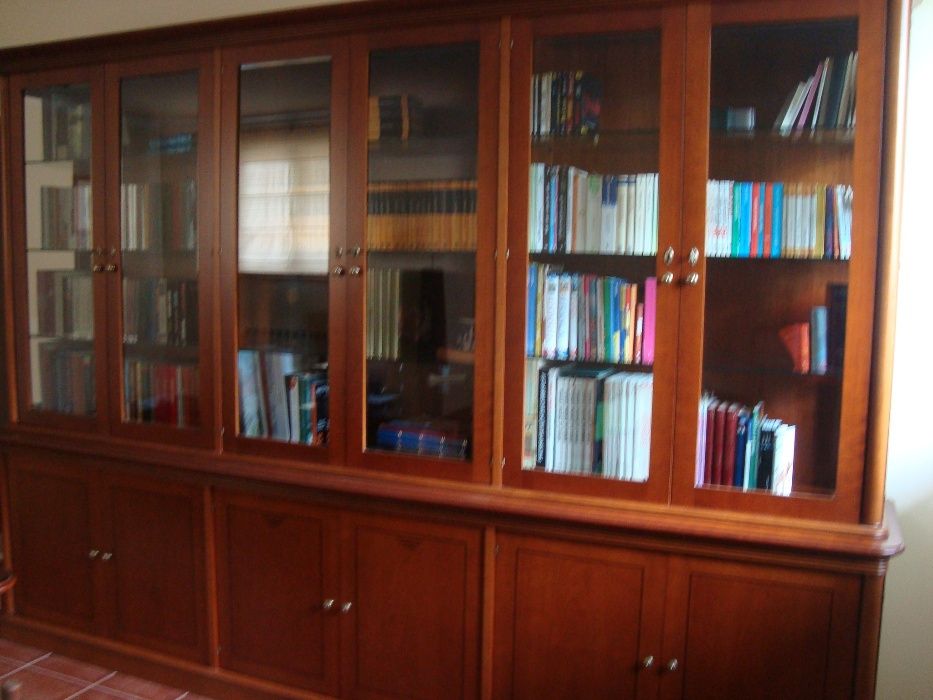 Biblioteca cerejeira maciça