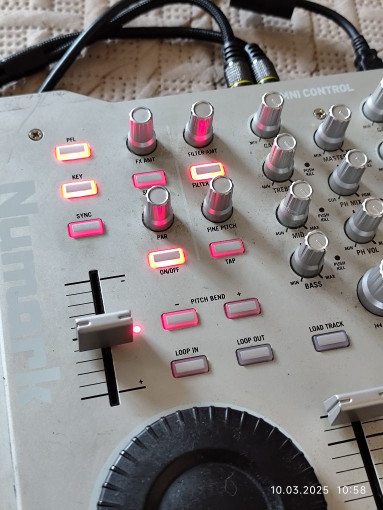 Kontroler mixer MIDI numark