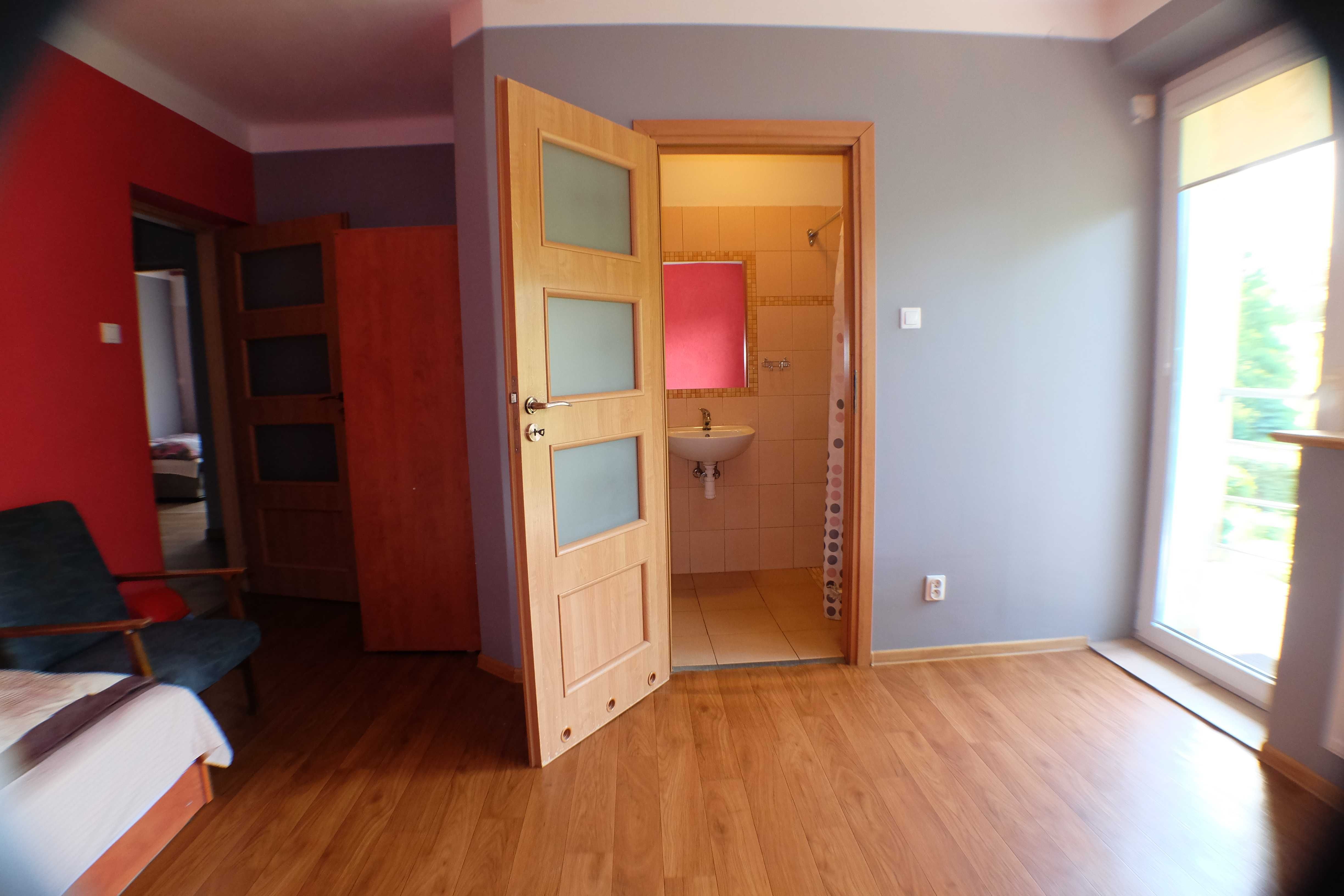 Pokoje z łazienkami. Skorochów, nad jeziorem Nyskim. Dla pracowników.
