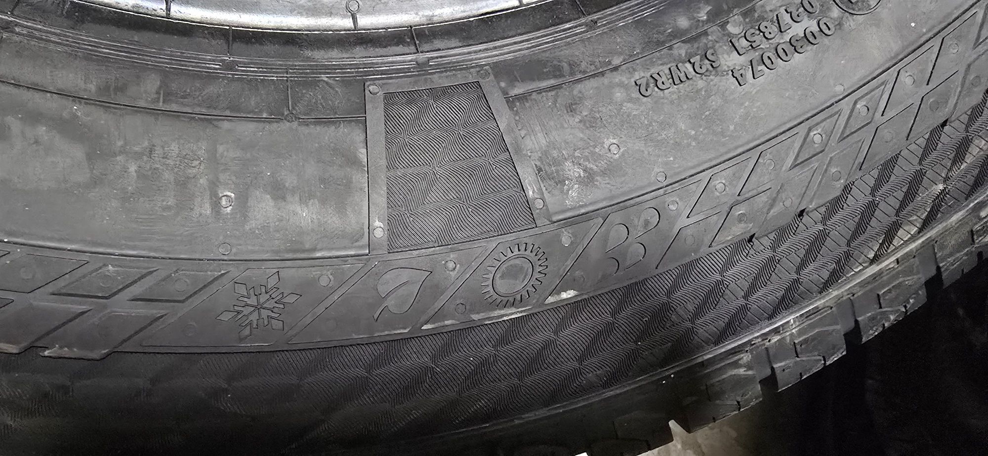 Opony wielosezonowe całoroczne 235/65/16 C Continental 24r nowe 2szt