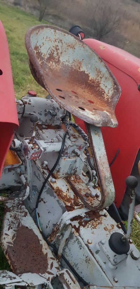 Ursus C-325, C-328, C-330 Sidzenie kierowcy, siodło na sprężynie