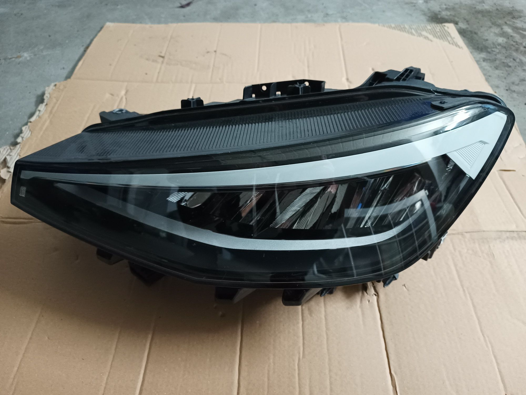 Volkswagen VW ID4 lampa lampy reflektory LED