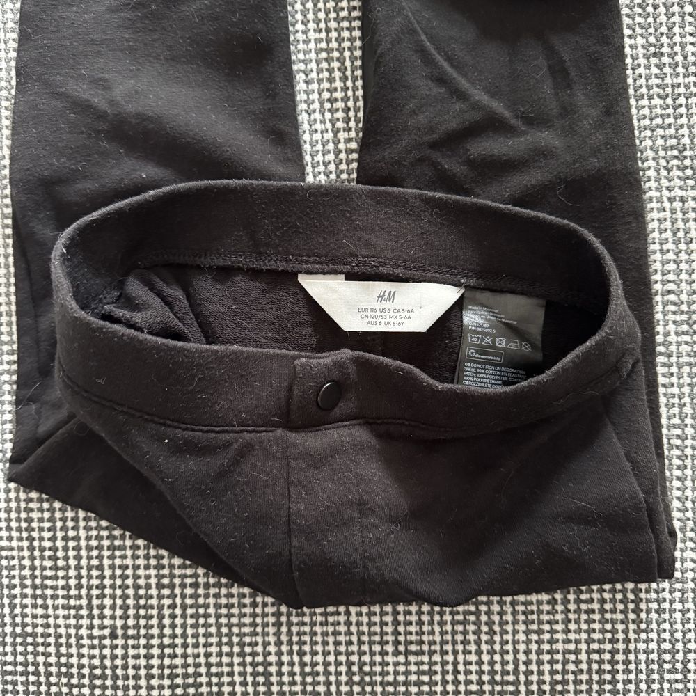 Legginsy HM z akcentem na kolanach EUR 116