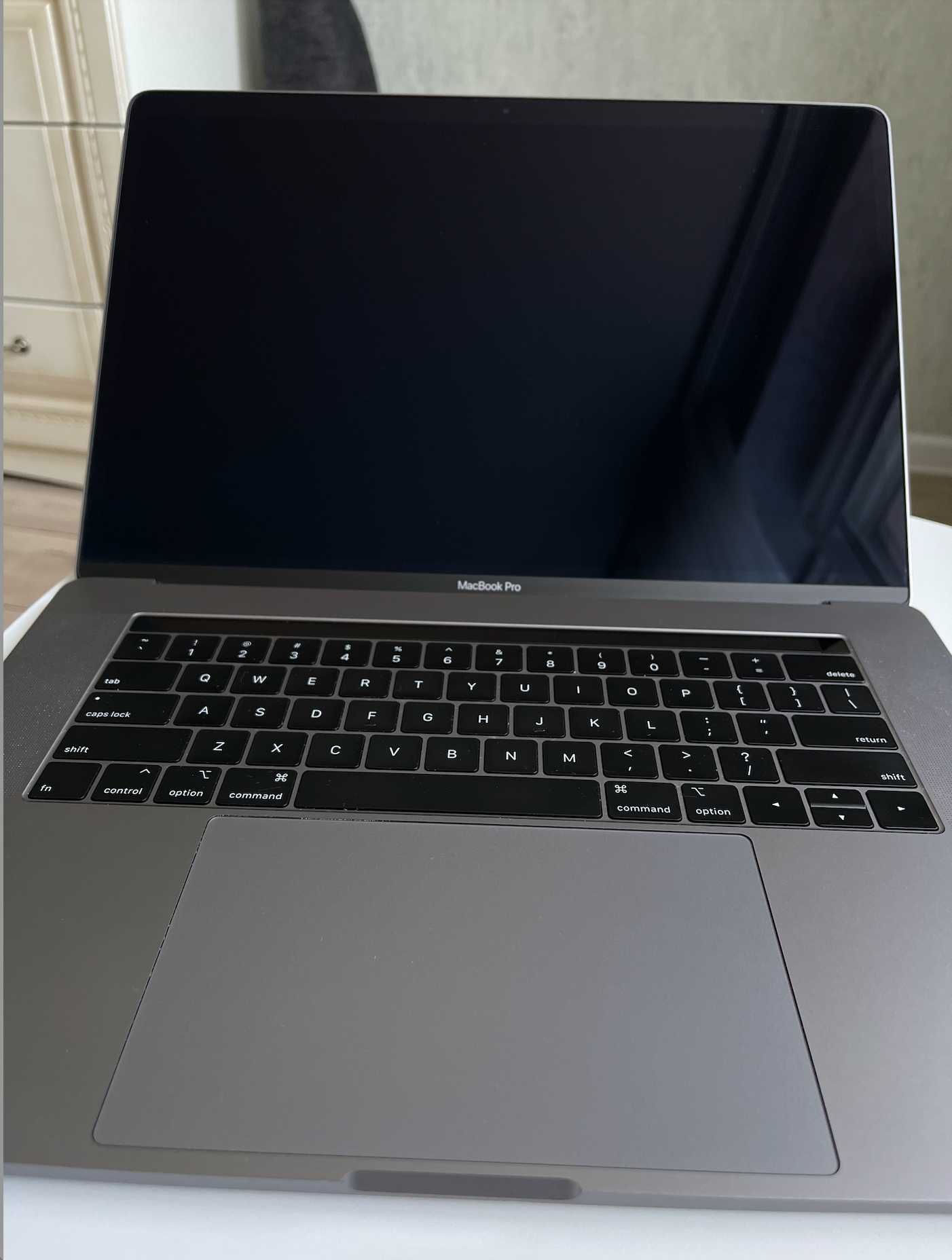 Apple MacBook Pro 15.4 Space Gray 2019 i7/16GB/256GB/4GB GPU