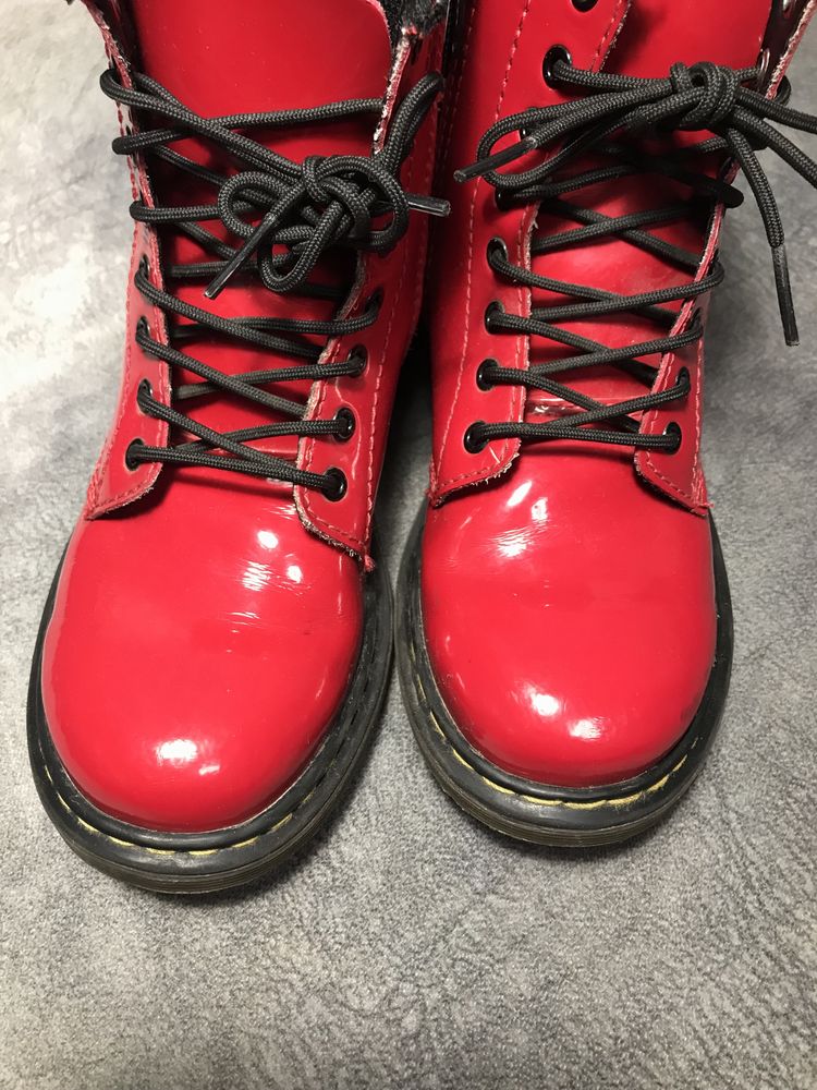 Чоботи  на дівчинку Dr. Martens. Розмір 32р.