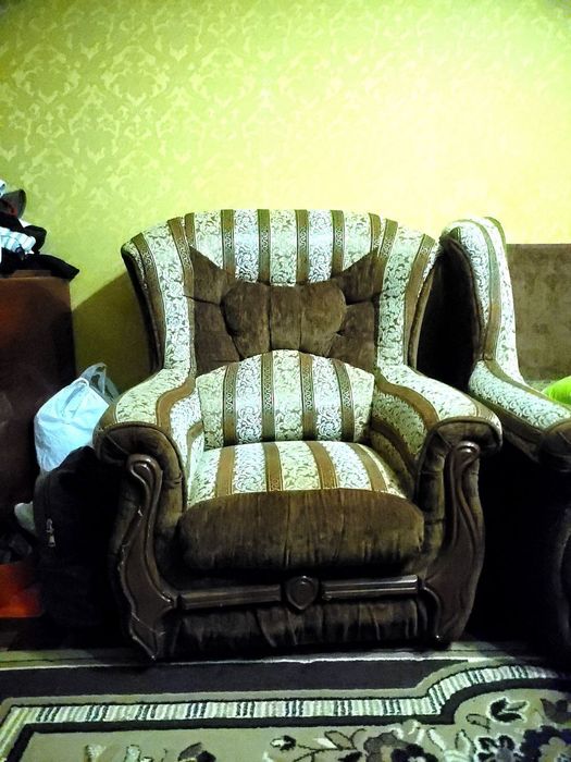 Продам 2 кресла в зал