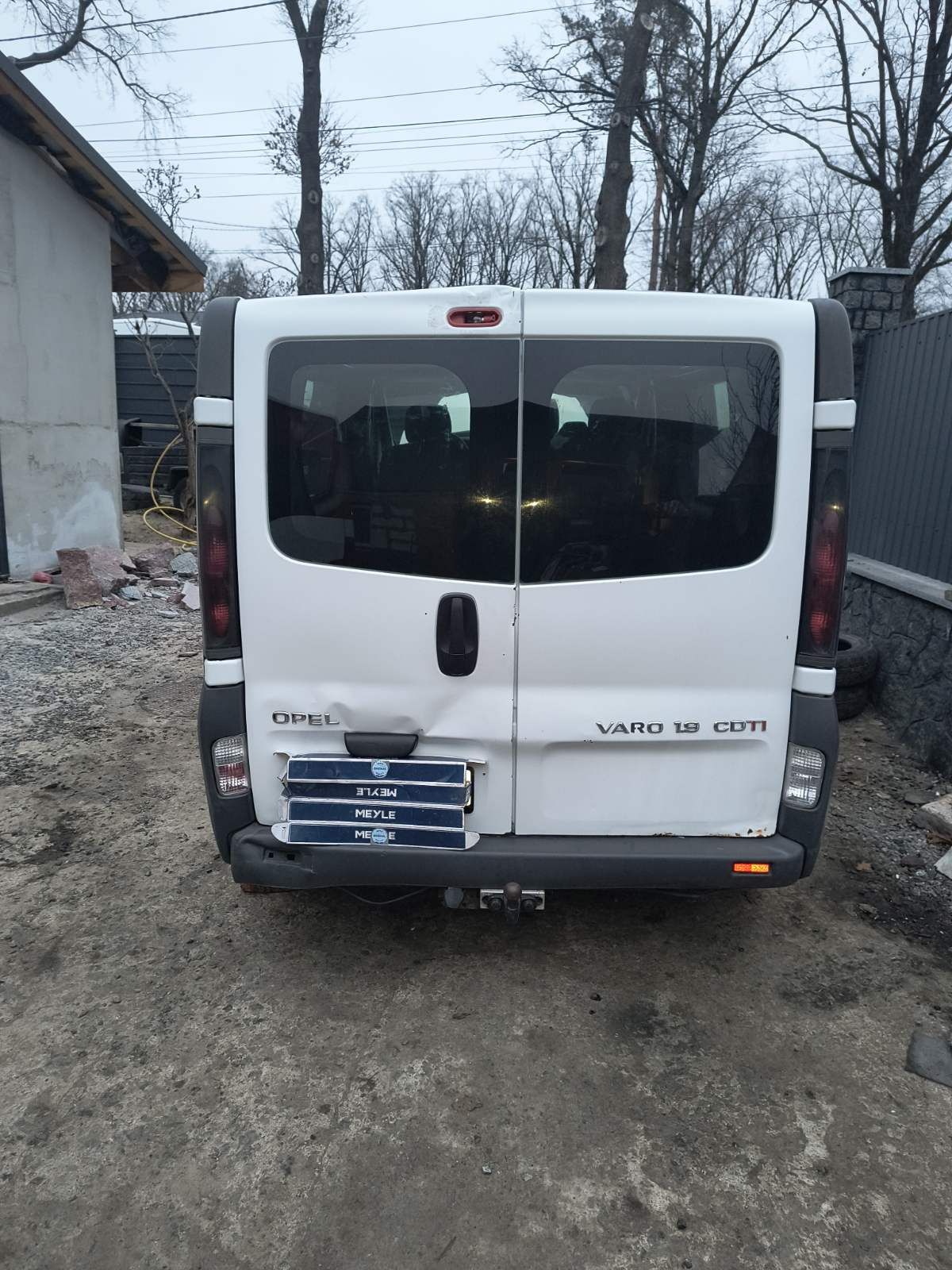 Запчастини опель віваро рено трафік 1.9