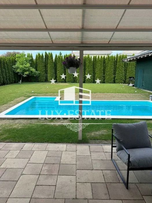 Аренда современного дома с бассейном в КГ «Золоче Прованс»