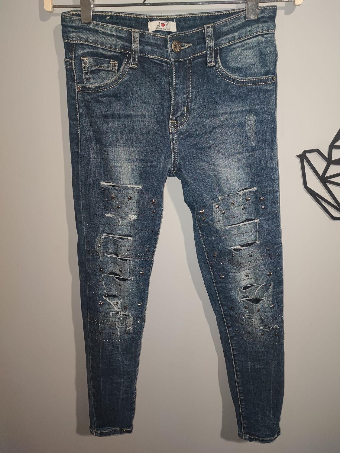 Jeansowe spodnie z wysokim stanem z wycięciami i ćwiekami S/M