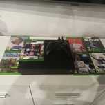 Xbox one x z 2 padami  i 7 grami
