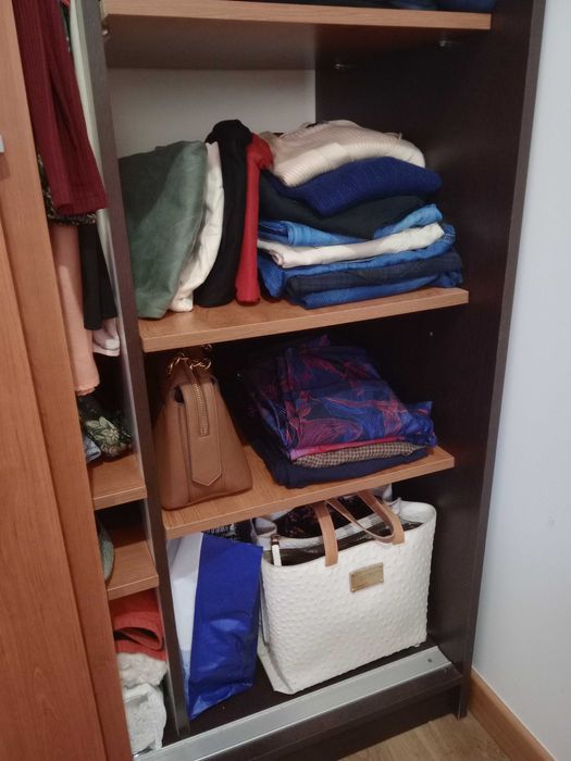 Roupeiro para quarto/arrumos